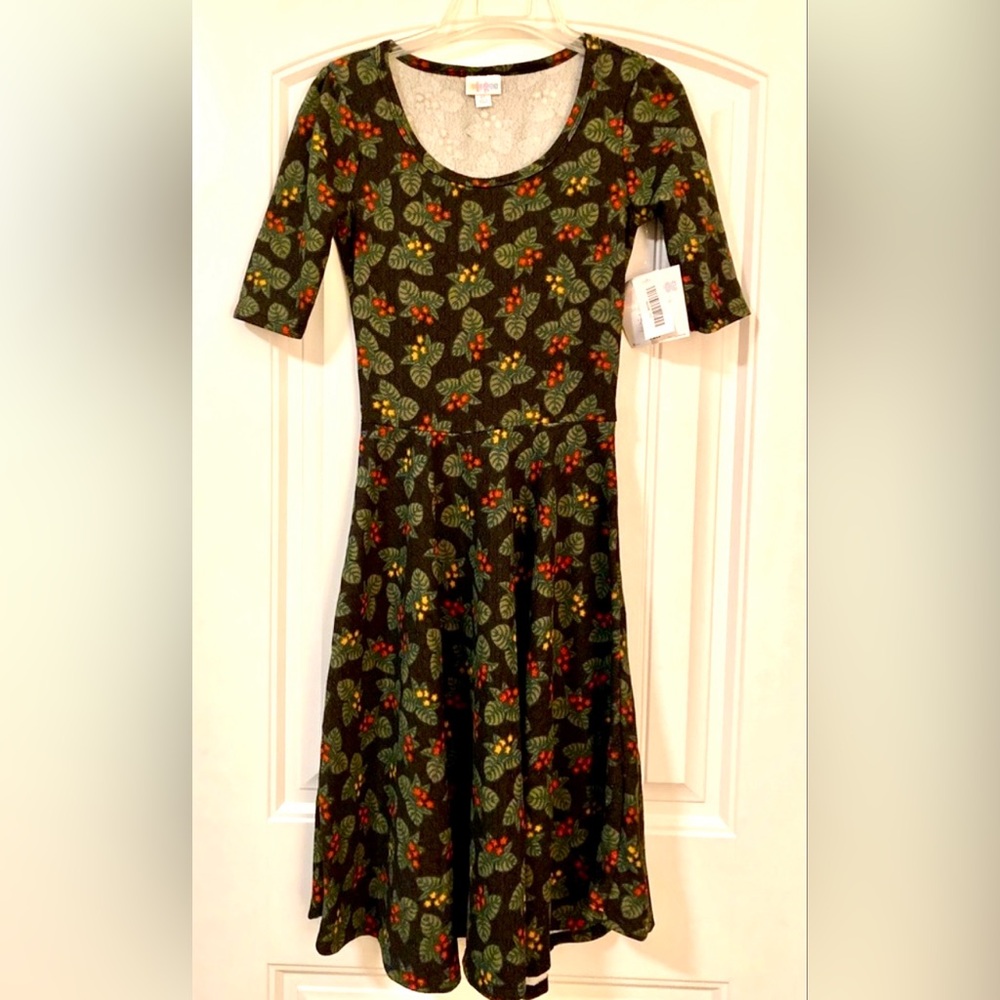 Christmas Holly Dress • A-Line Fitted & Flare Dress LuLaRoe Nicole XS 2-4